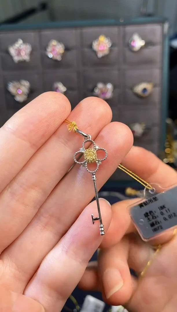 18K金镶嵌吊坠钻石231