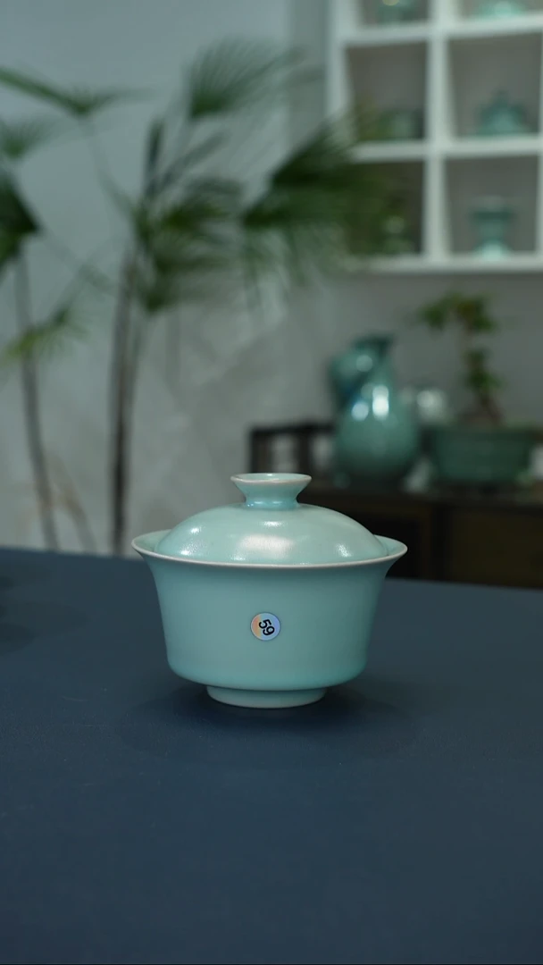 瓷片59号天蓝釉马蹄两才盖碗一级品     洁