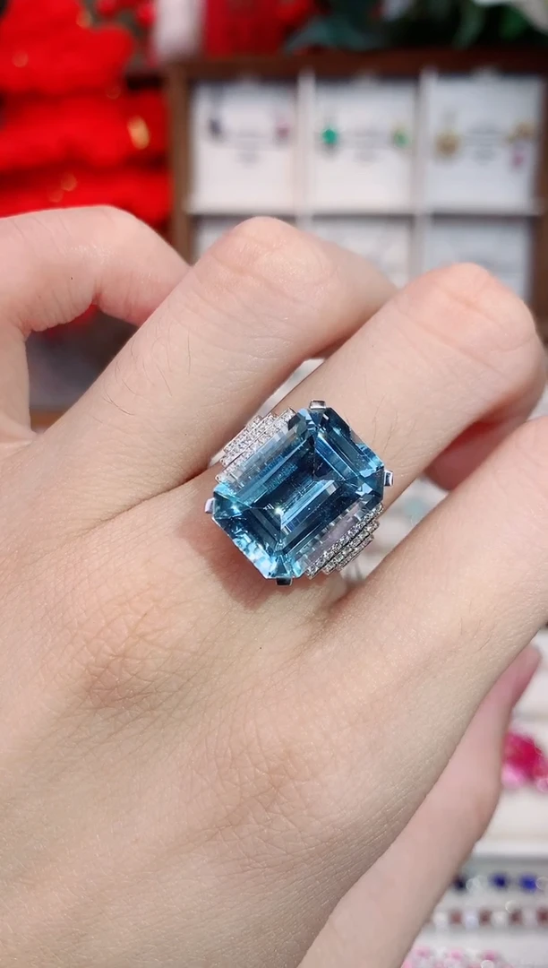 18K金镶嵌戒指海蓝宝石9.75ct/天然宝石/七天无理由