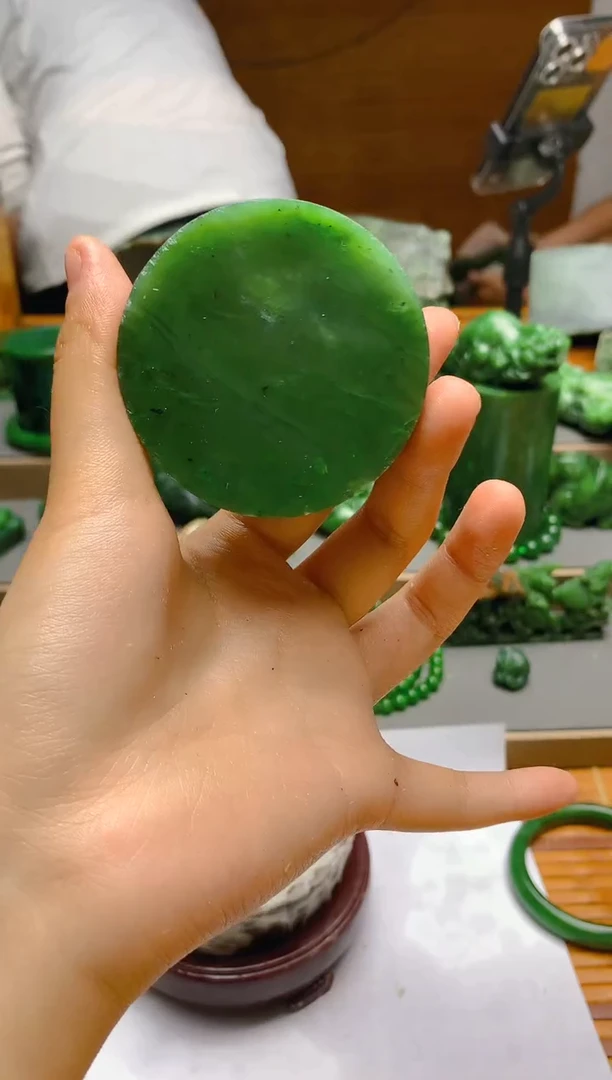 和田玉（碧玉）未镶嵌珠宝半成品随机发货一个。厚
