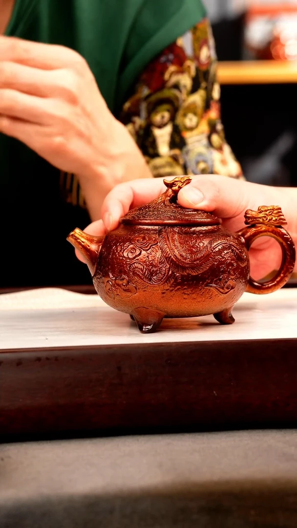 茶壶紫砂金贝烧 三足龙尊 刻绘