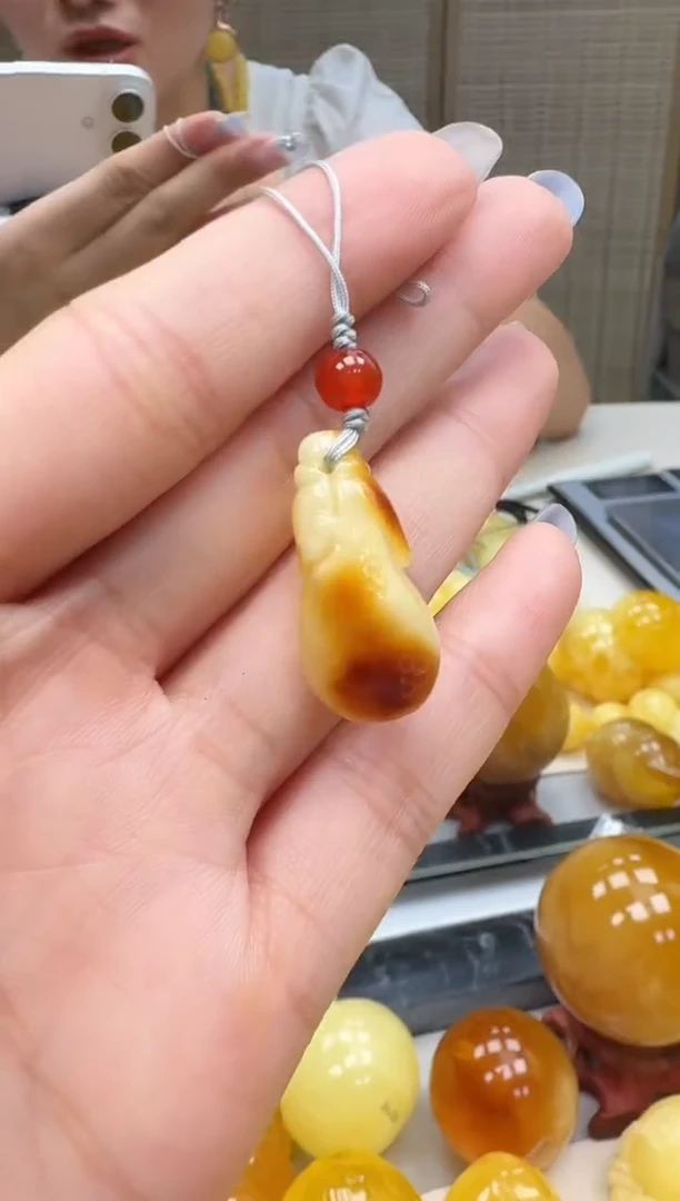 裸石琥珀未镶嵌如图