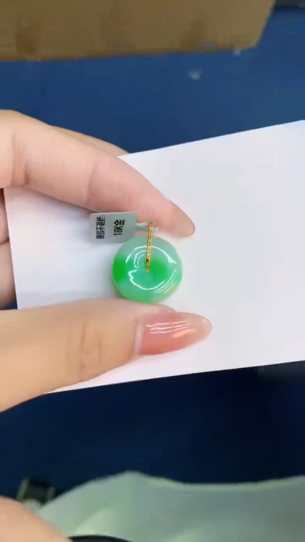 翡翠18K金镶嵌颈饰           1