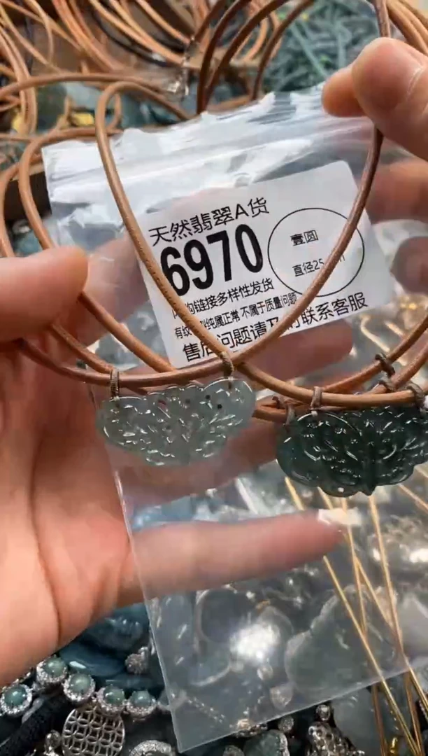 翡翠未镶嵌颈饰多样性发其一6970