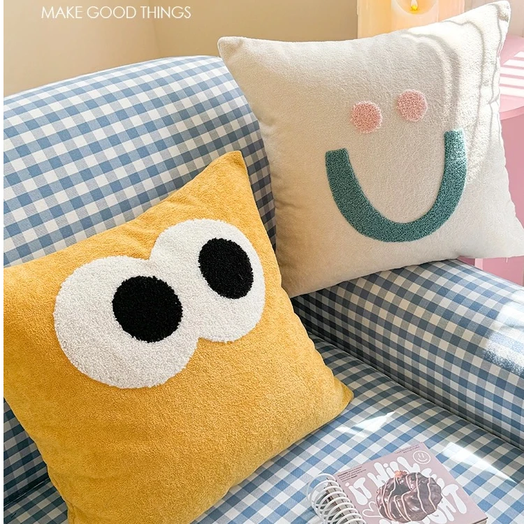 奶油色可爱卡通多巴胺抱枕靠枕含芯网红简约抱枕枕套加厚冬季保暖