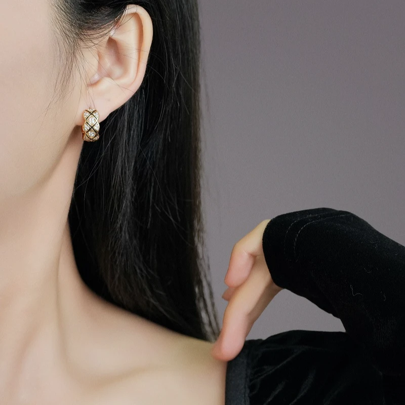 铜合金耳饰 925银针亦菲同款菱格纹锆石耳环女耳扣精致2024新爆款