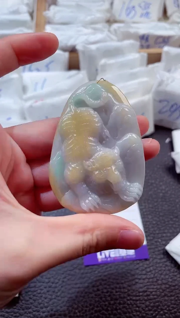 翡翠未镶嵌颈饰00000720