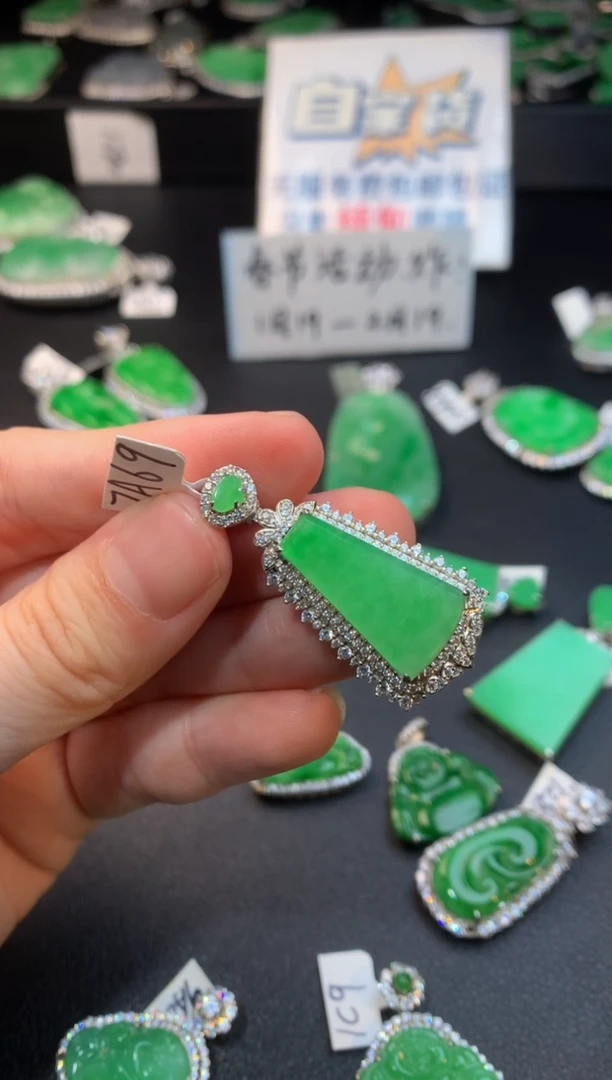 【闪购商品】翡翠颈饰银S925镶嵌翡翠1