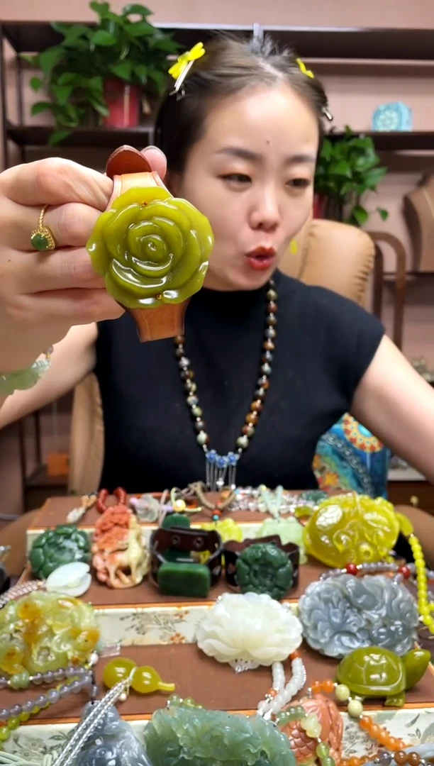 未镶嵌岫玉吊坠多样性发货发其中之一