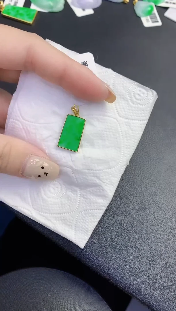 颈饰18K金镶嵌翡翠缅甸天然翡翠A货