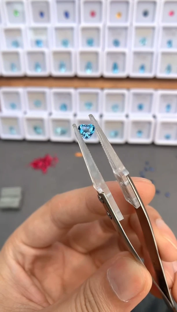 未镶嵌裸石定制海蓝宝石0.52ct