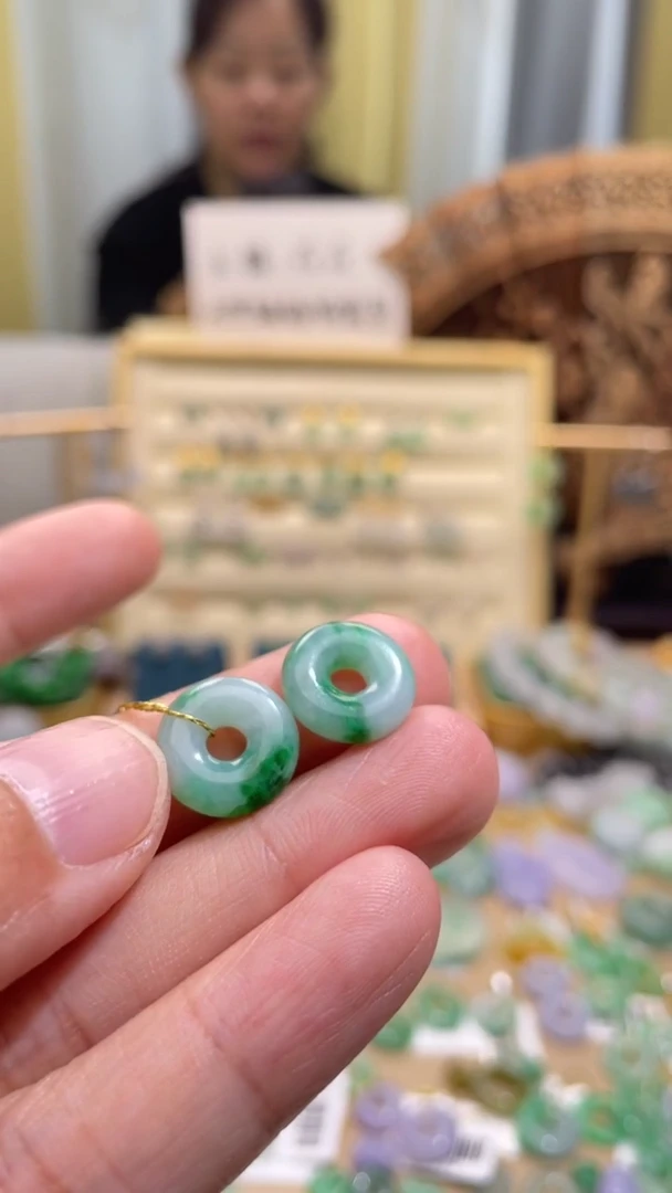 颈饰未镶嵌翡翠甜甜圈一对