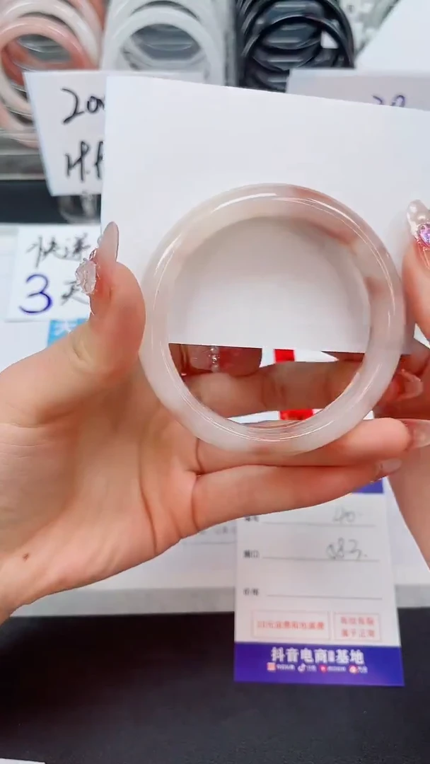 【闪购商品】石英质玉手镯未镶嵌40