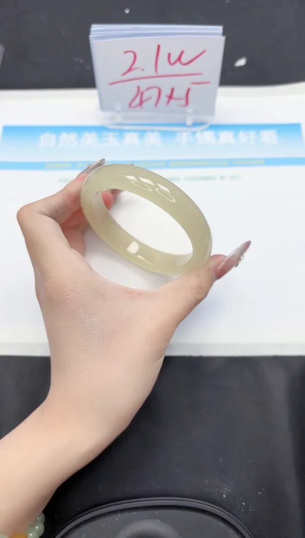 【闪购商品】石英质玉手镯未镶嵌215-60