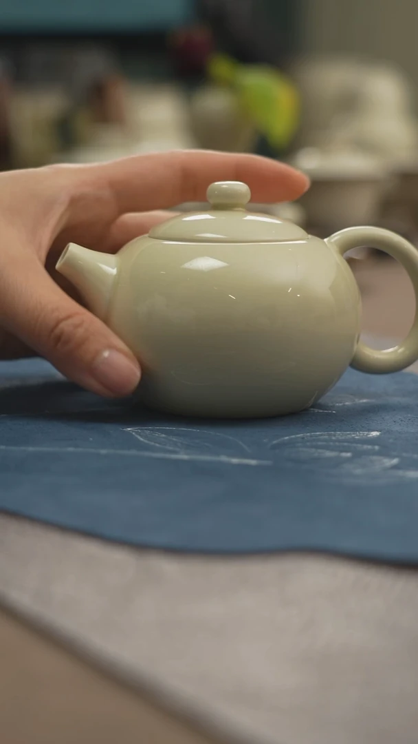 仿古色西施壶  瑕疵盖子契合度差一点 无礼盒