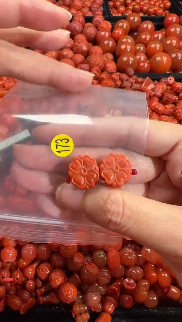 南红玛瑙未镶嵌颈饰1