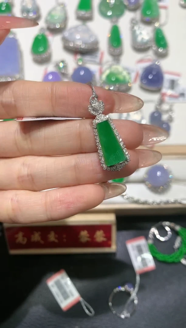 【闪购商品】翡翠吊坠(不含链)18K金镶嵌团购7