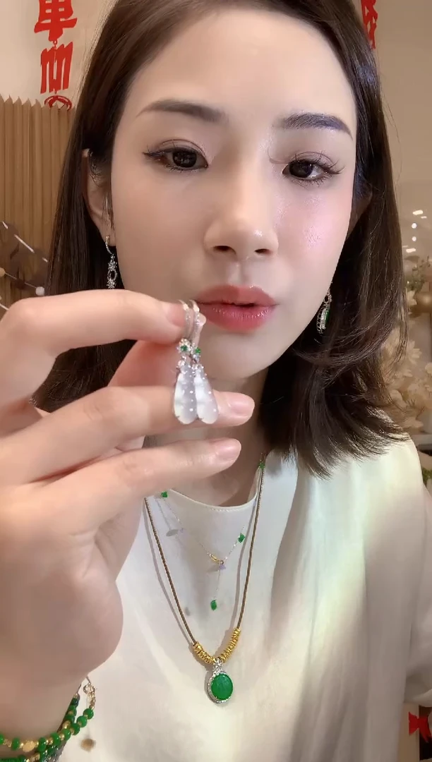 18K金镶嵌翡翠耳饰A6