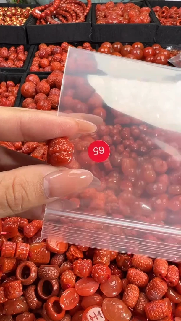 南红玛瑙未镶嵌颈饰1