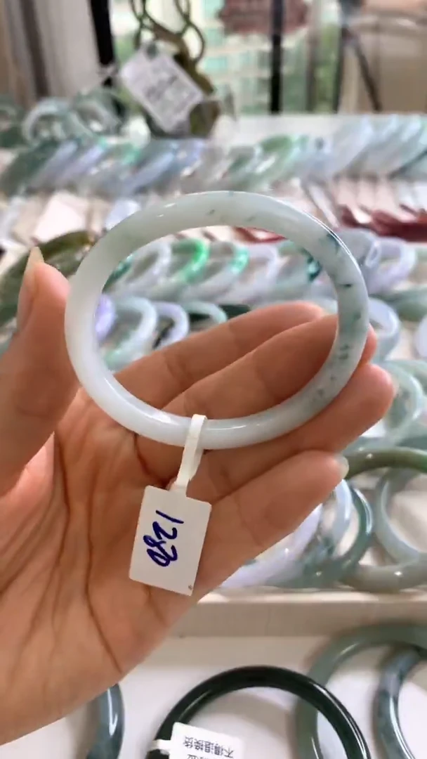 未镶嵌手镯翡翠52.3贵妃飘花