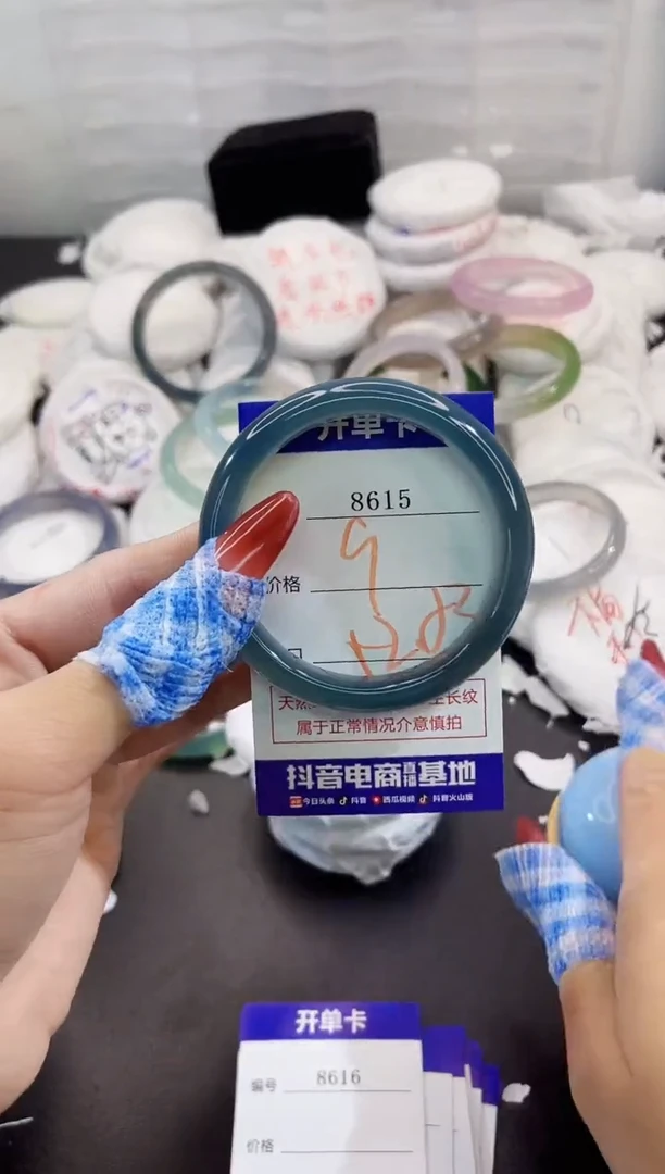 玛瑙/玉髓手镯未镶嵌8615