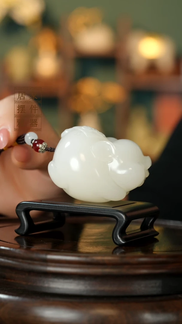 玉《纳福飞猪》摆件