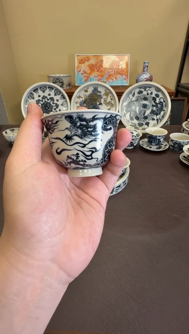 二号釉1351龙纹铃铛杯