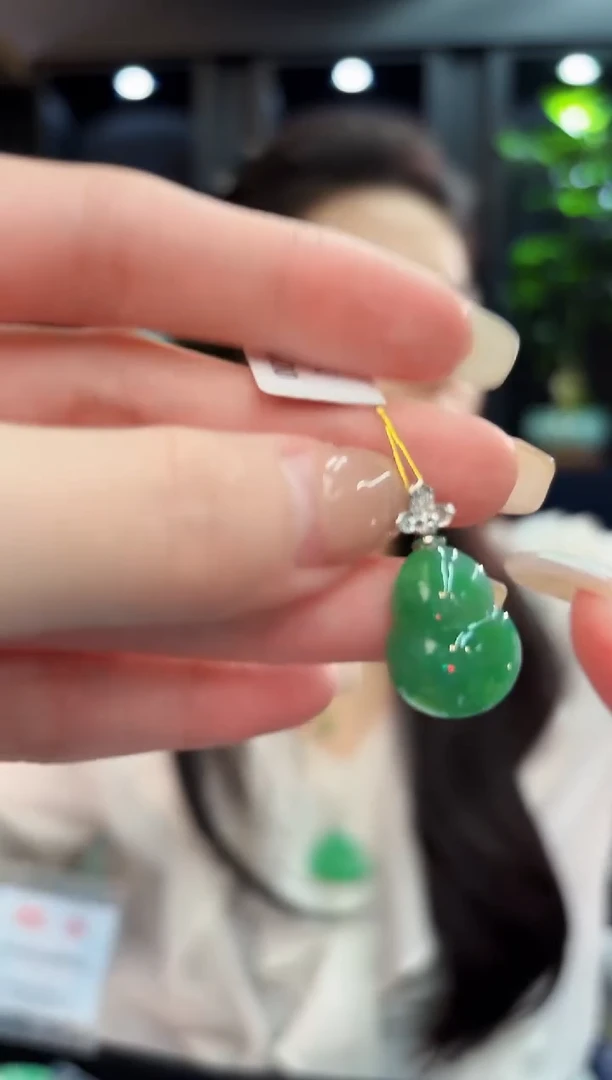 颈饰18K金镶嵌翡翠 缅料A货/支持复检/一件