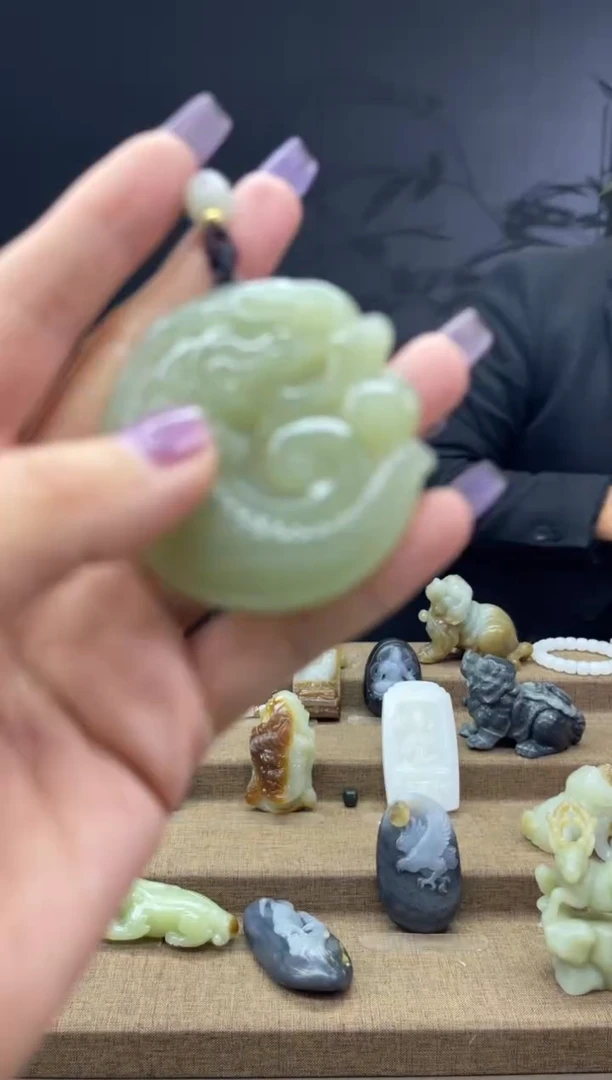 颈饰未镶嵌和田玉1