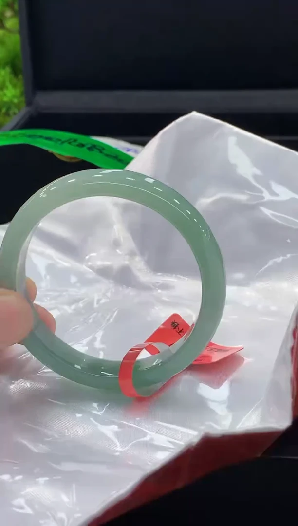 翡翠手镯未镶嵌手镯