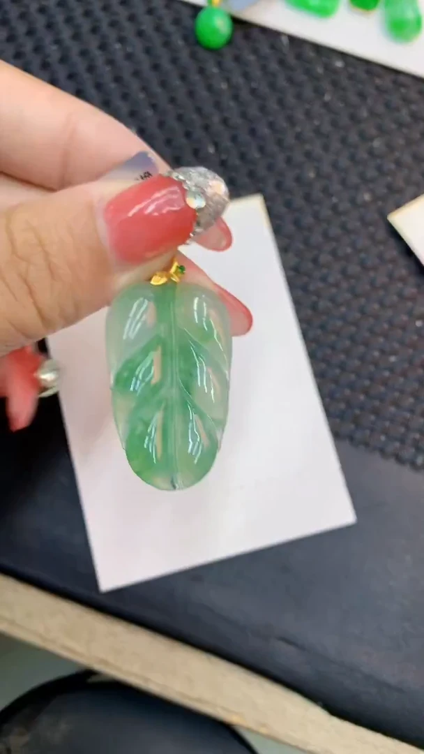 颈饰18K金镶嵌翡翠1