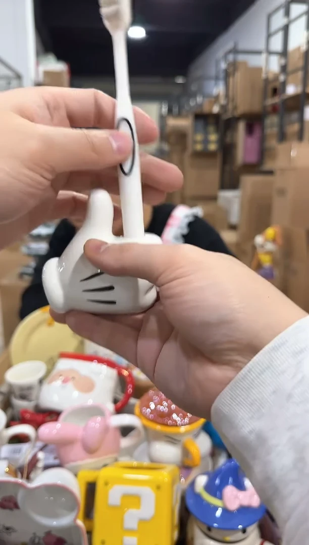 瓷片原盒米奇手牙刷架