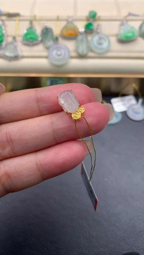 翡翠18K金镶嵌颈饰F237