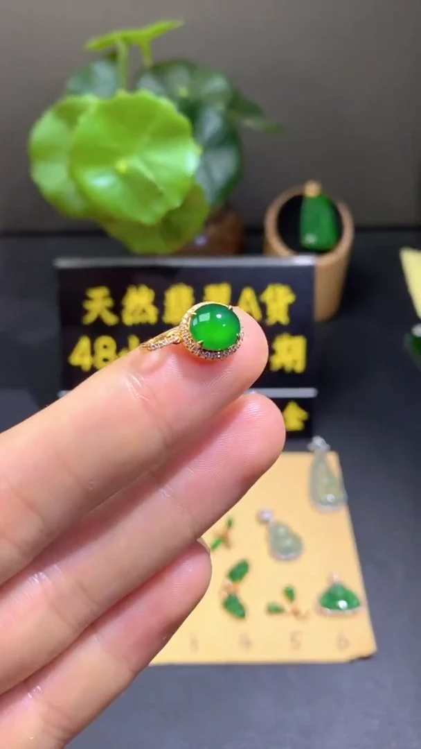 颈饰18K金镶嵌翡翠翡翠A货