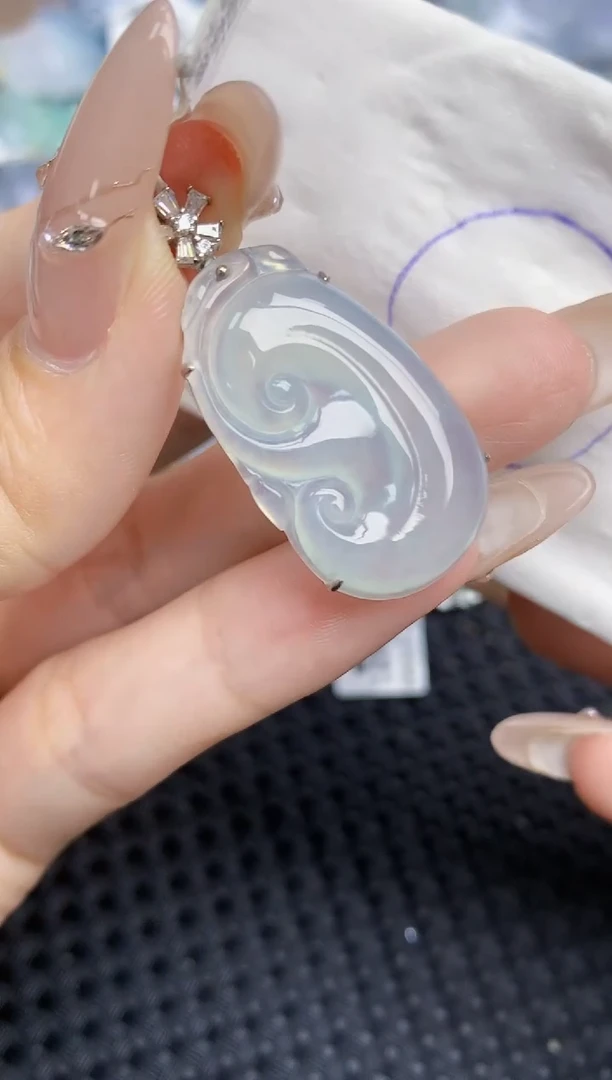 颈饰18K金镶嵌翡翠   天然翡翠A货  百元以上9米证书费自理