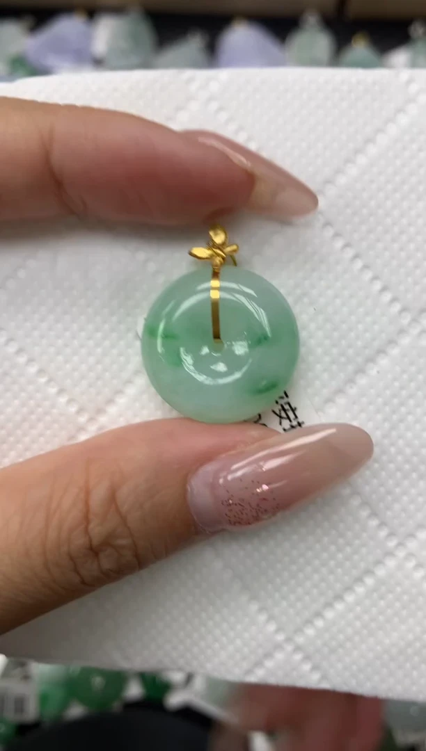 颈饰18K金镶嵌翡翠1111111111