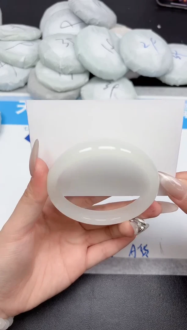 未镶嵌手镯石英质玉238-62.2