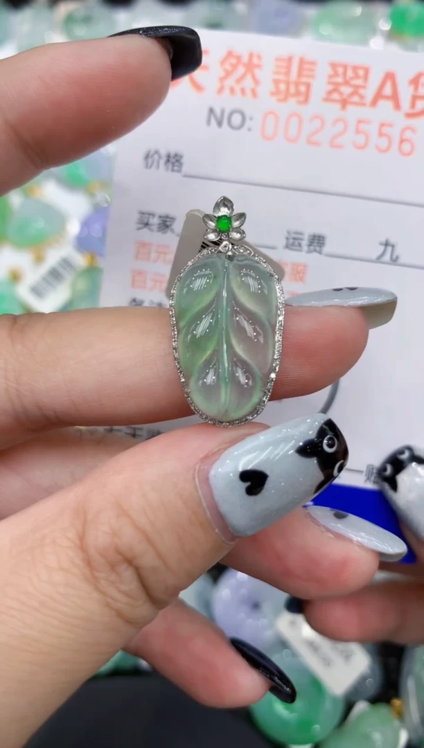 翡翠18K金镶嵌颈饰111111111111