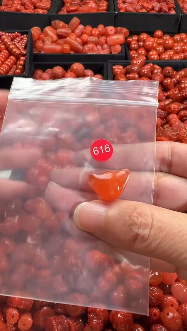 颈饰未镶嵌南红玛瑙1