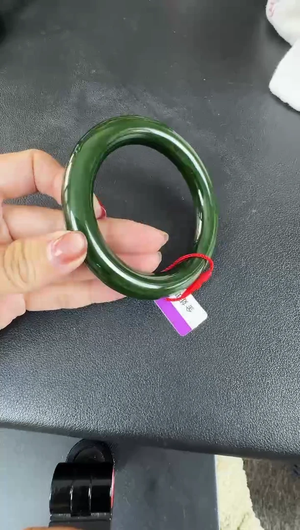 颈饰未镶嵌和田玉（碧玉）手镯约56+*11.6*11.6MM俄七菠菜绿