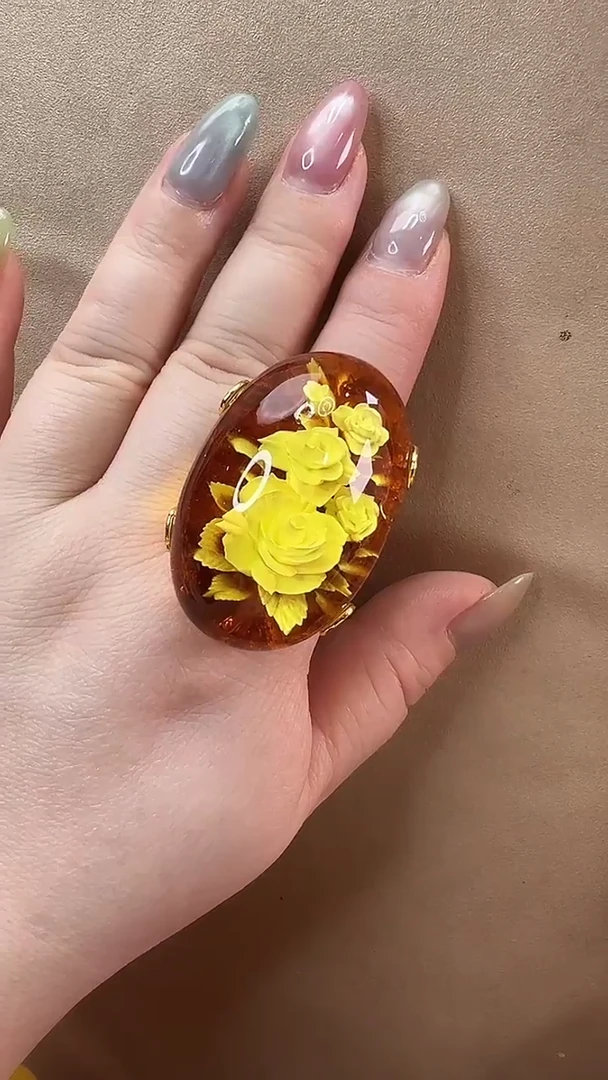 未镶嵌颈饰琥珀戒指