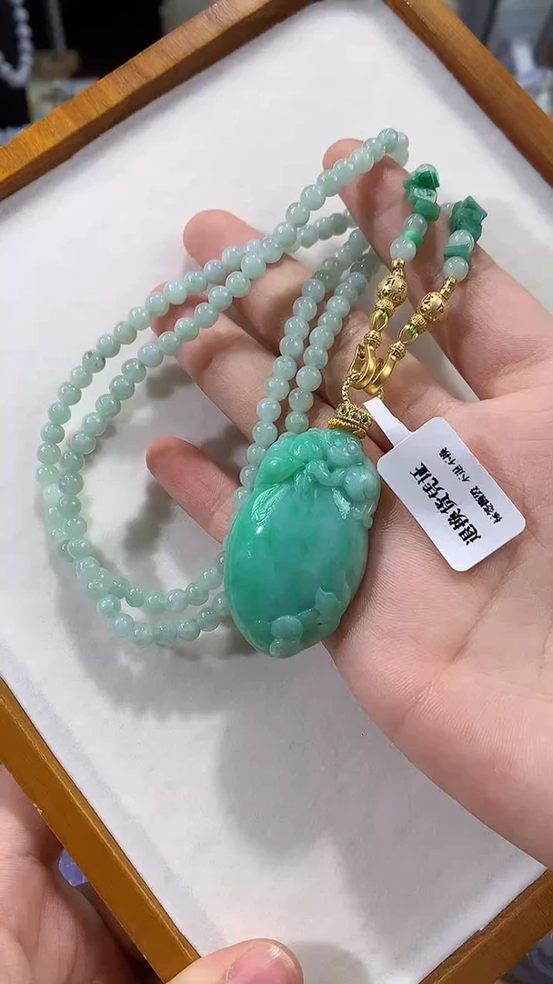 颈饰未镶嵌翡翠吊坠