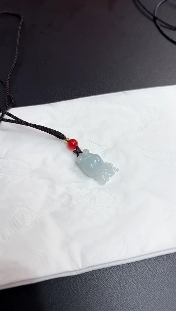 颈饰未镶嵌翡翠桃*鱼