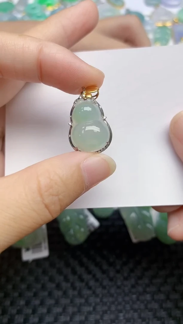 翡翠18K金镶嵌颈饰天然A货翡翠