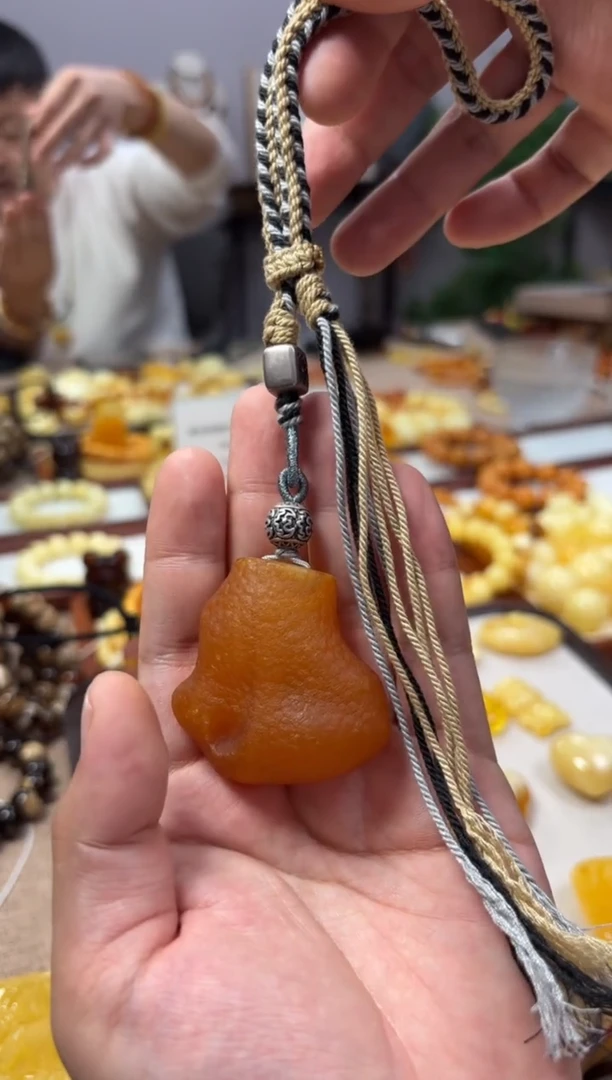 【闪购商品】蜜蜡裸石未镶嵌手把