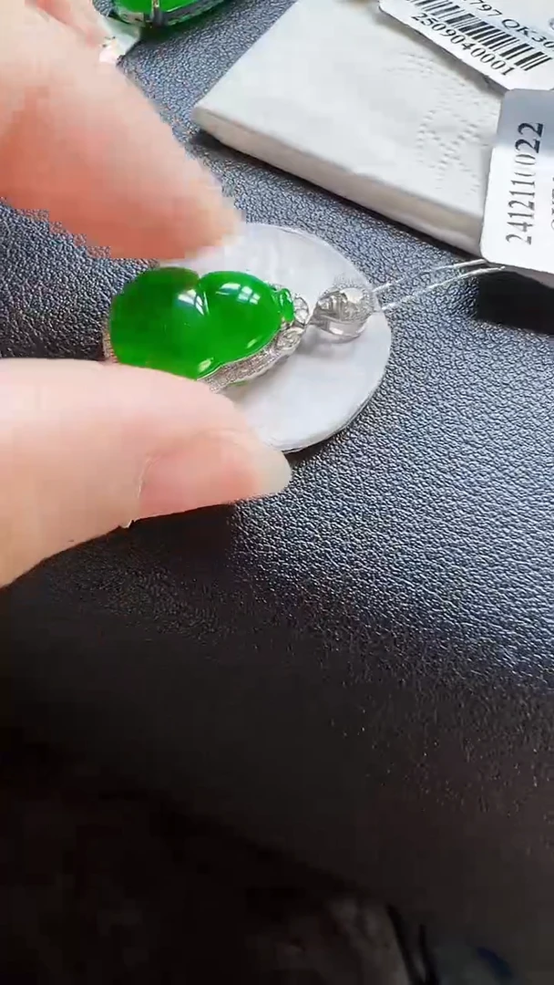 颈饰未镶嵌翡翠葫芦