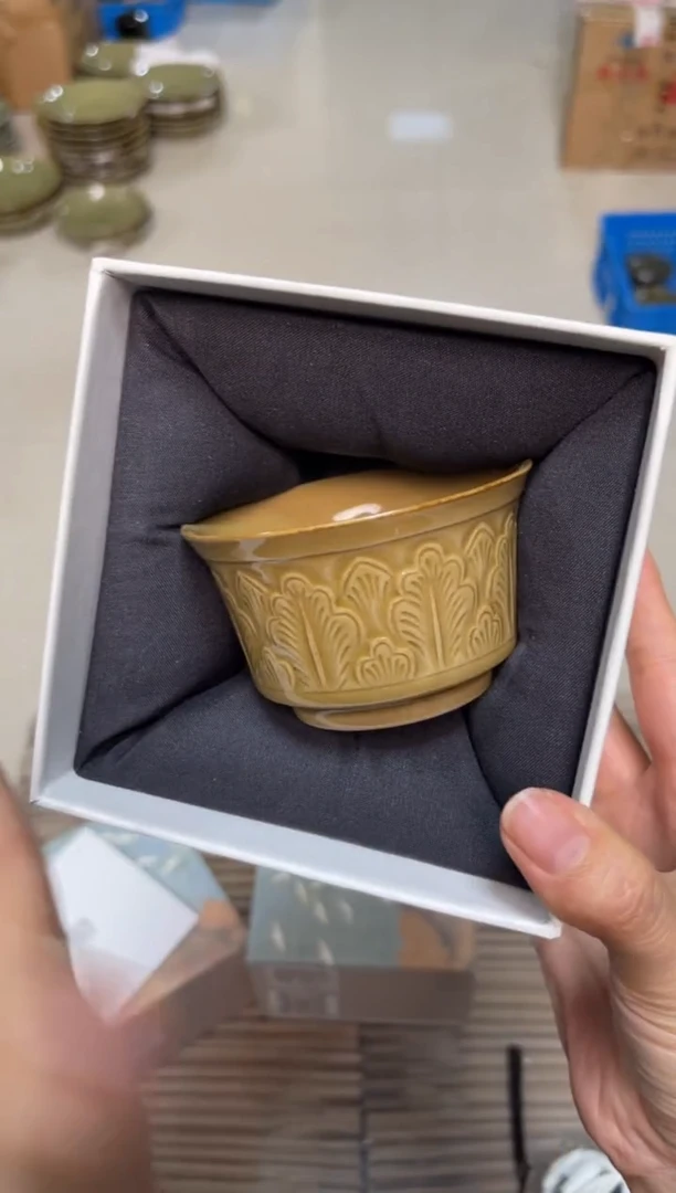 陶瓷黄色 手工秘色蕉叶马蹄杯