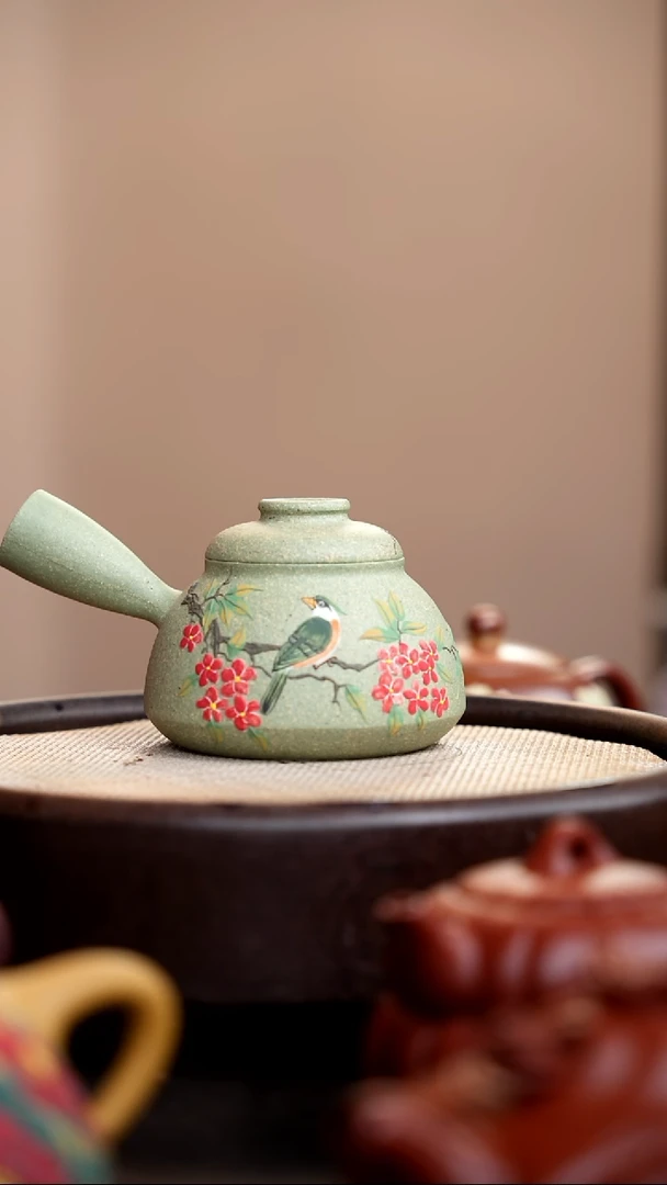 茶壶紫砂豆青砂巨轮侧把泥绘绿鸟