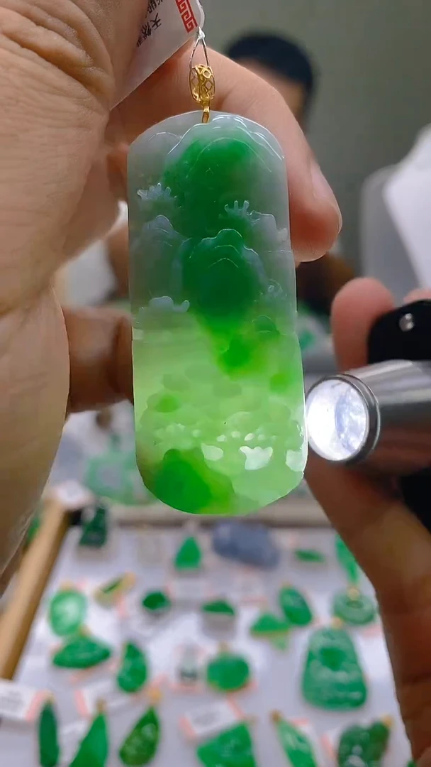 翡翠未镶嵌颈饰吊坠