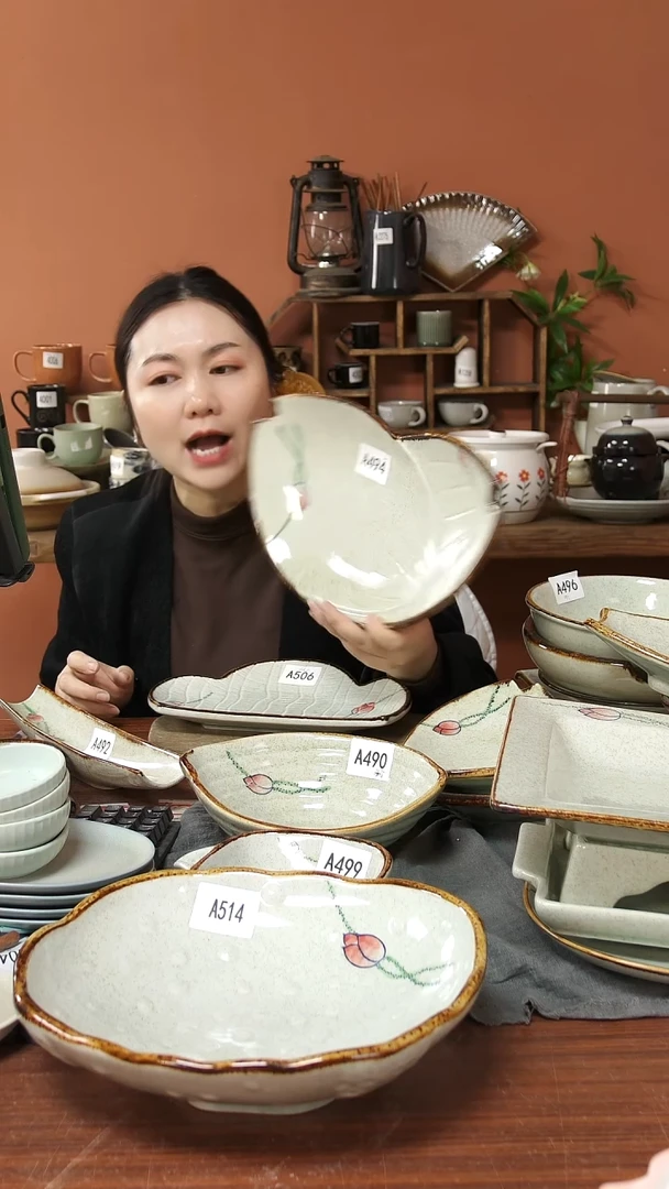 陶瓷A494 一只陶瓷荷花异形椭圆盘可能微瑕